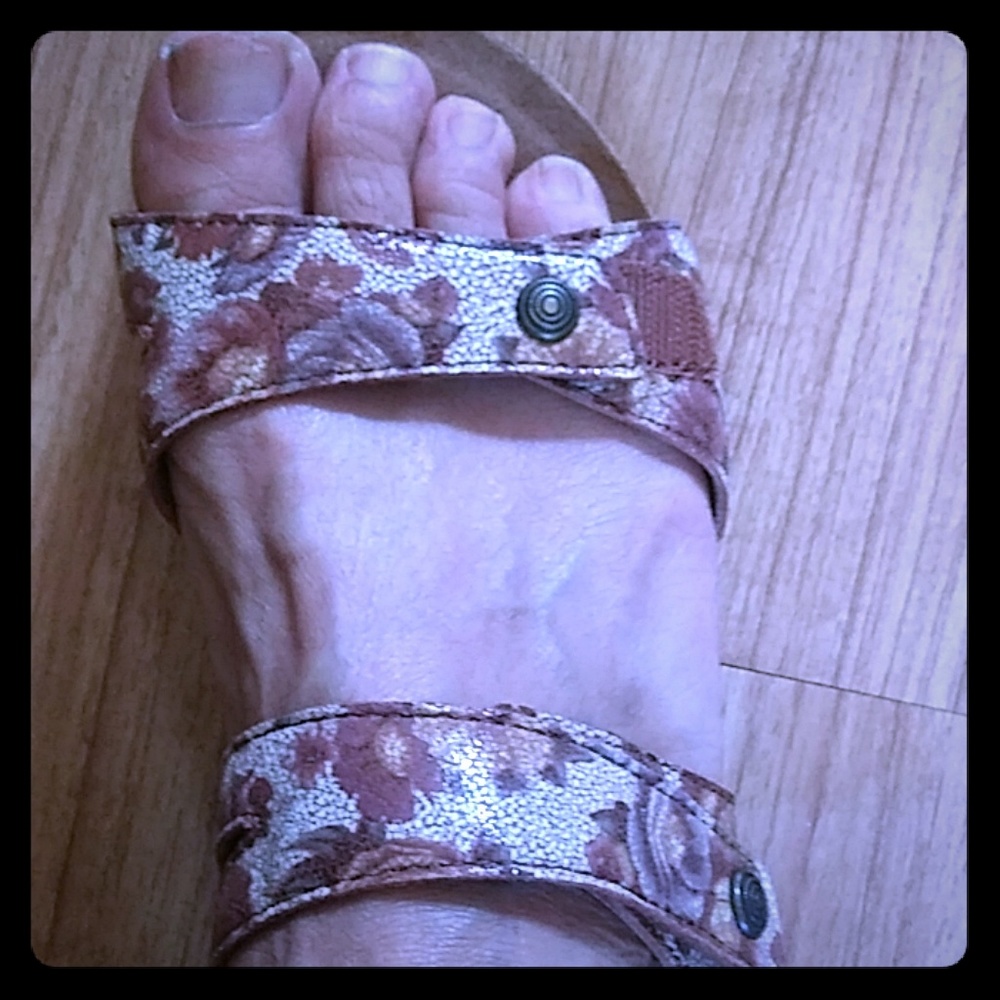 Taos sandal with brown and beige roses two strap s